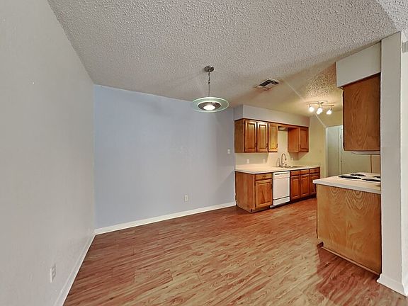 5th image of 1114 Landsdale Ln