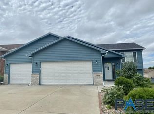 1009 N Mossy Oak Ave, Sioux Falls, SD 57103