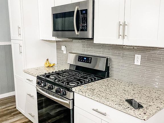 3rd image of 3719 Matthes Ave