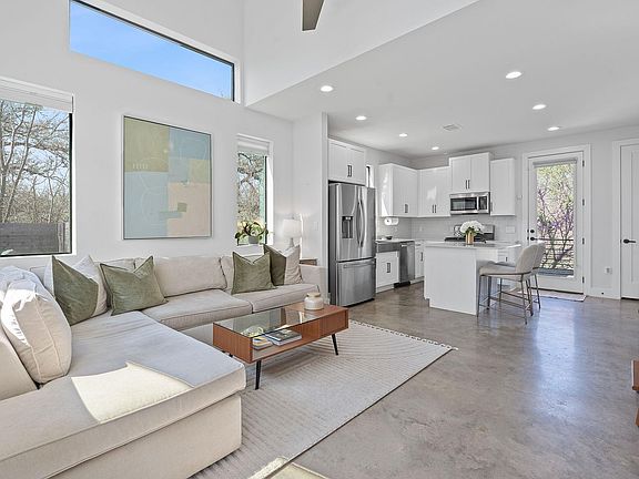 4th image of 1168 Ridgeway Dr Unit 2