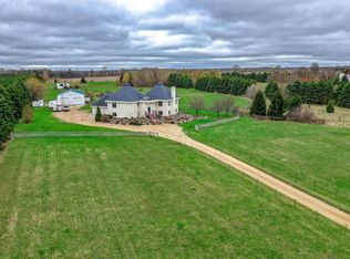 8975 15th St N, Lake Elmo, MN 55042