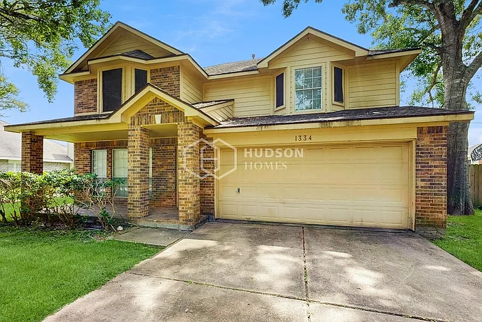 4 bed, 2.5 bath, 2328 sqft, $2,495 — Photo 4