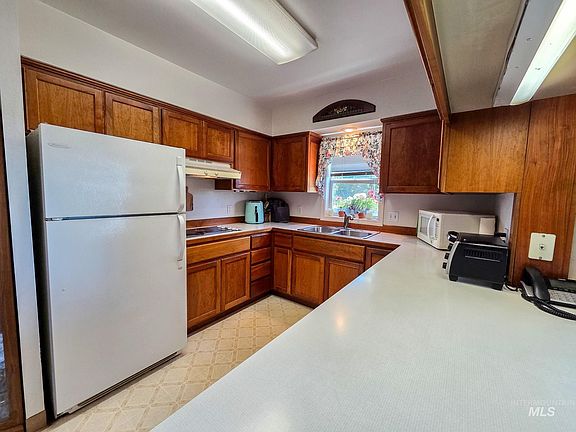 3rd image of 255 N Pine St