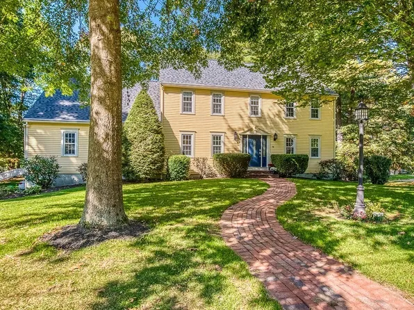 16 Creeping Jenny Ln, Taunton, MA 02780