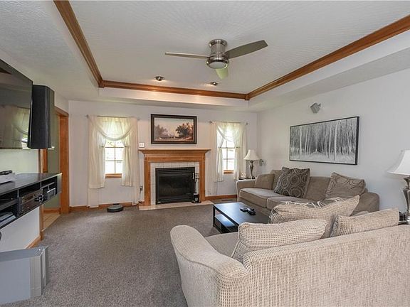 3rd image of 469 Meadows Dr
