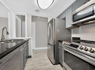 830 Threadneedle St APT 240, Houston, TX 77079