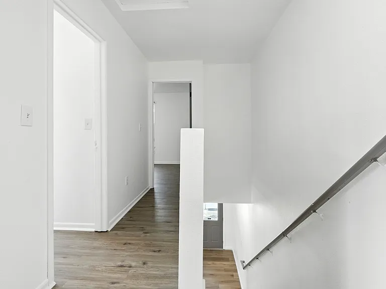 10033 N Lombard St — Photo 23