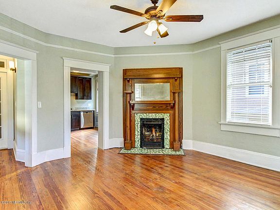 4th image of 2118 Herschel St #A