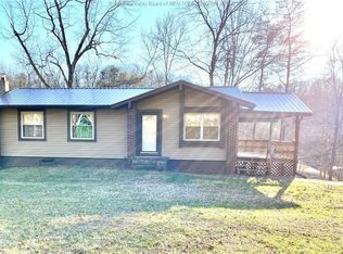 4277 Ripley Rd, Reedy, WV 25270