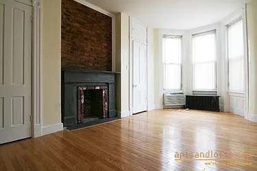 Rented by aptsandlofts.com