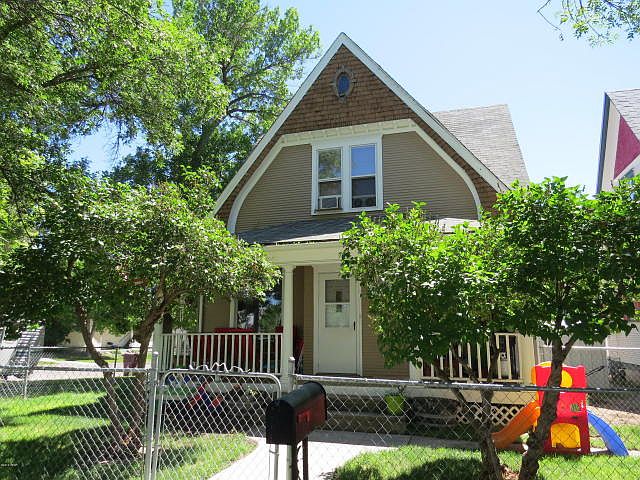 1st image of 926 2nd Ave S
