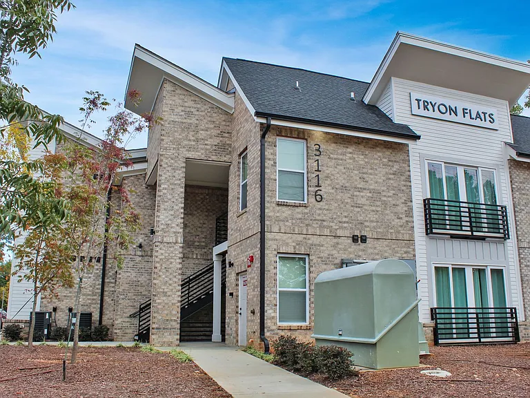 Tryon Flats — Photo 16