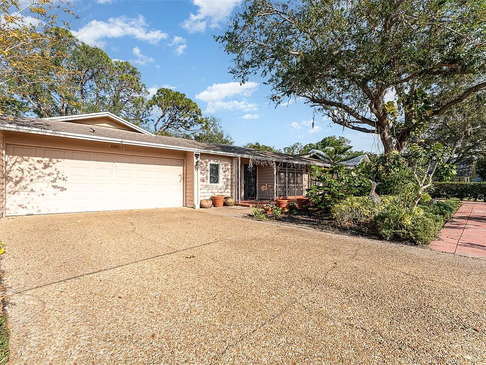 4104 Avenida Madera