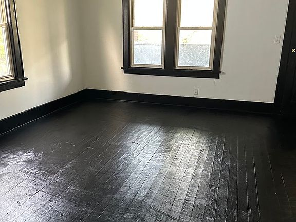 4th image of 1413 Wellesley Ave #1/2