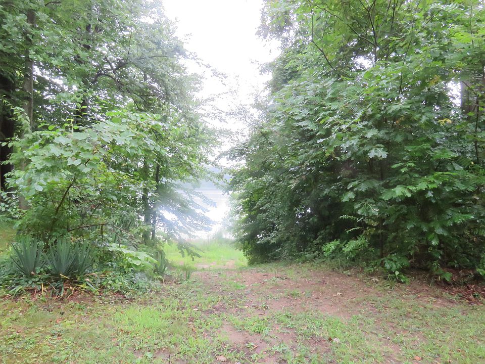 2nd image of Little Smith Lake Dr