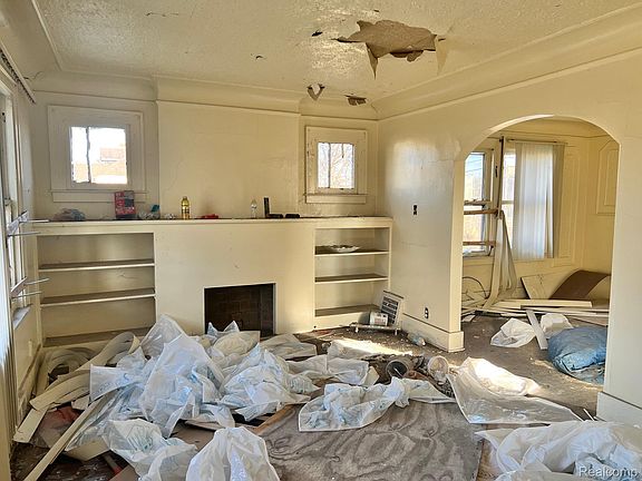 4th image of 10157 Morley St