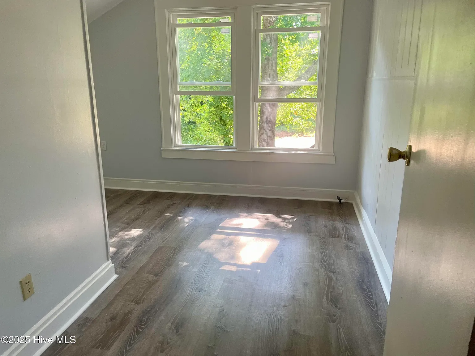 3 bed, 1.0 bath, $1,100 — Photo 3