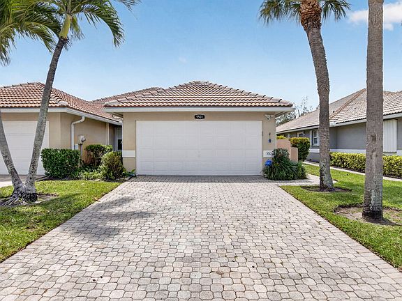 2nd image of 5501 Grande Palm Circle