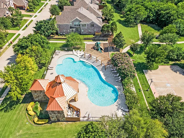 1602 Meg Dr — Photo 38