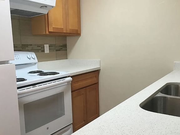 5th image of 3216 Cadillac Dr APT 10