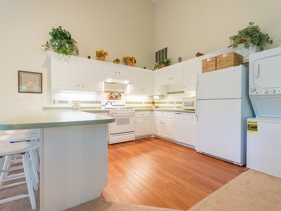 1st image of 519A Bristol Oak Ct