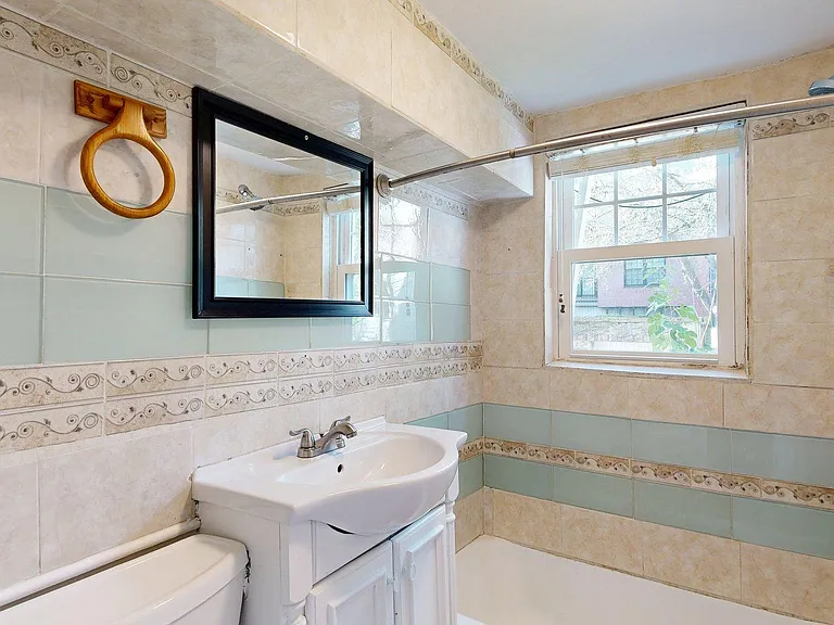 187 Maverick St #3 — Photo 2