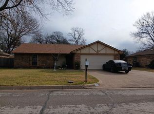 2707 Lucas Dr, Arlington, TX 76015