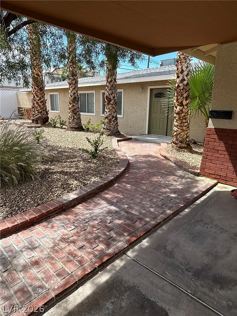 4 bed, 3.0 bath, 2652 sqft, $3,300 — Photo 3