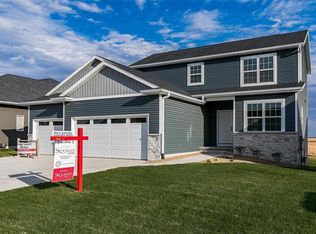 2490 Royal Oak Ridge Rd, Marion, IA 52302