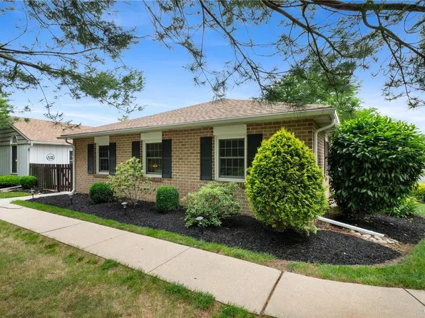 5747 Whitemarsh Dr, Macungie, PA 18062