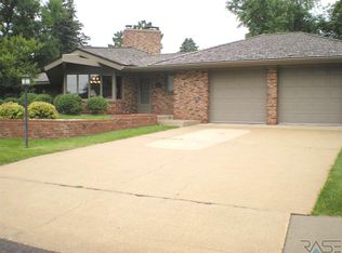 2520 S Mary Knoll Dr, Sioux Falls, SD 57105