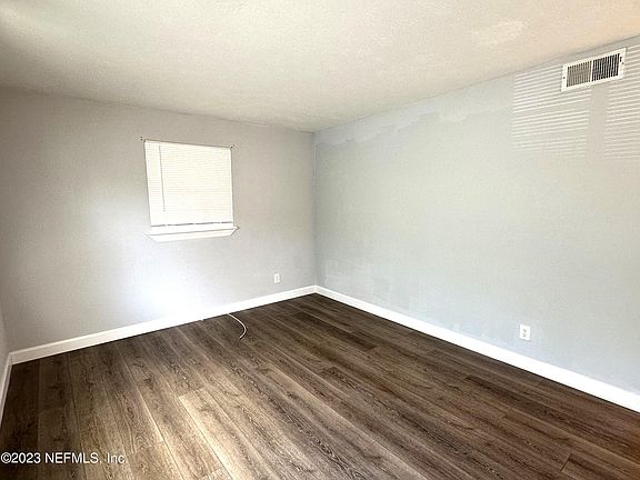3rd image of 844 DIXON Street