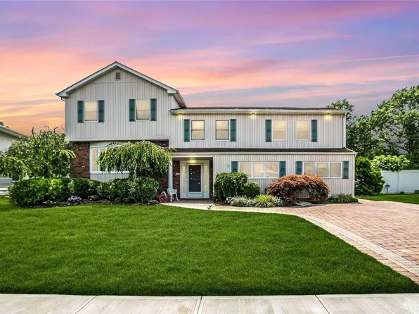 15 Poppy Drive, Massapequa Park, NY 11762