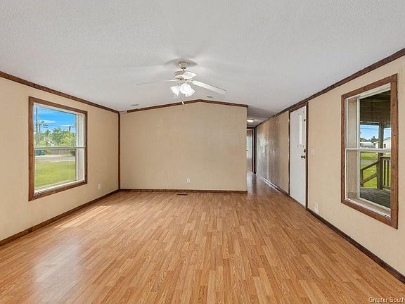 5th image of 2513 Dolphin Dr
