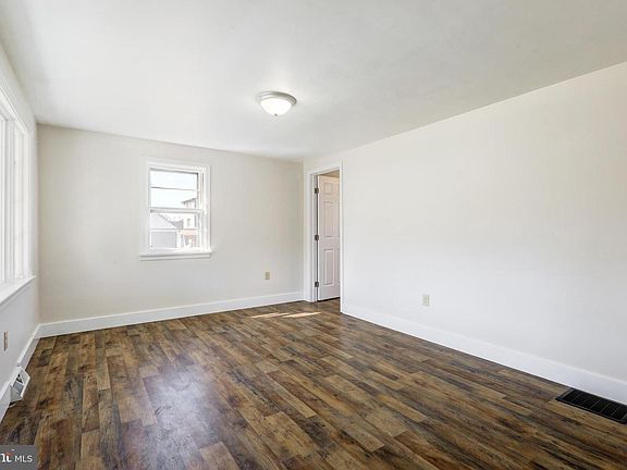 5th image of 215 Akron Rd