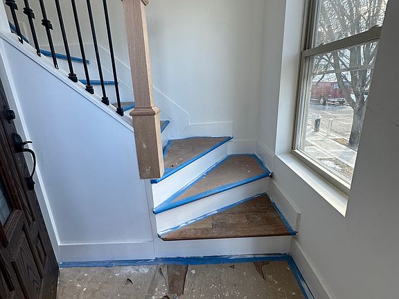5th image of 109 Yetman Ave #1A