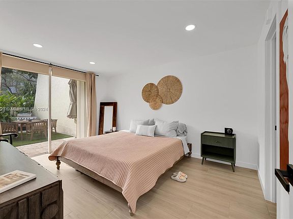 4th image of 1651 NE 115th St APT 9C