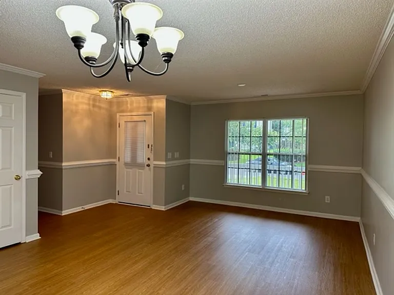 5091 Ballantine Dr — Photo 32