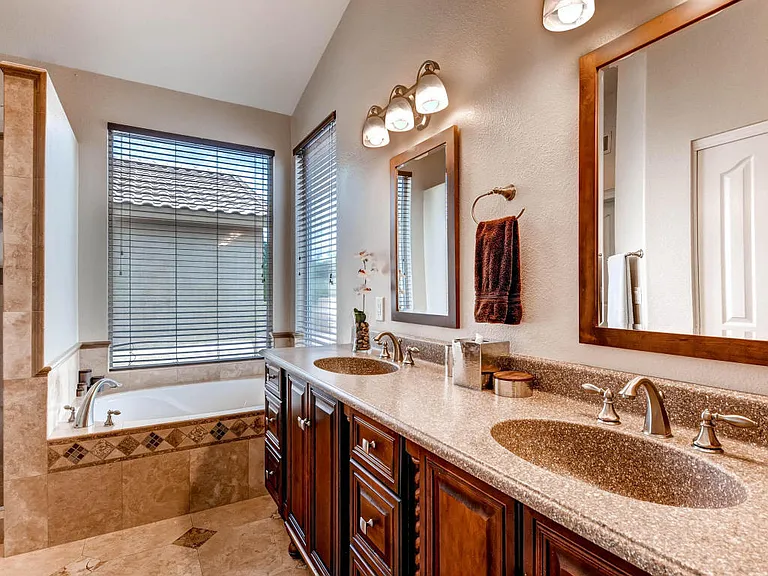 2353 W Detroit Pl — Photo 11