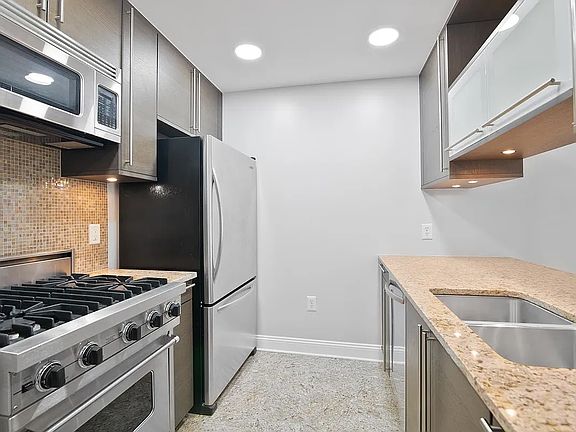 4th image of 10 Regent St APT 502