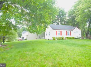 2033 Pimmit Dr, Falls Church, VA 22043