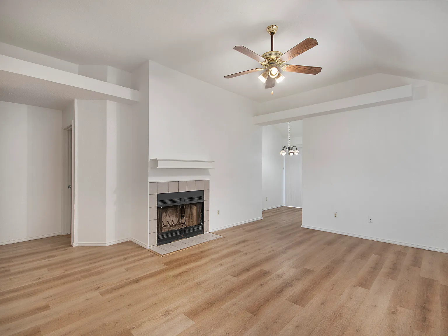 3 bed, 1006 sqft, $1,700 — Photo 4