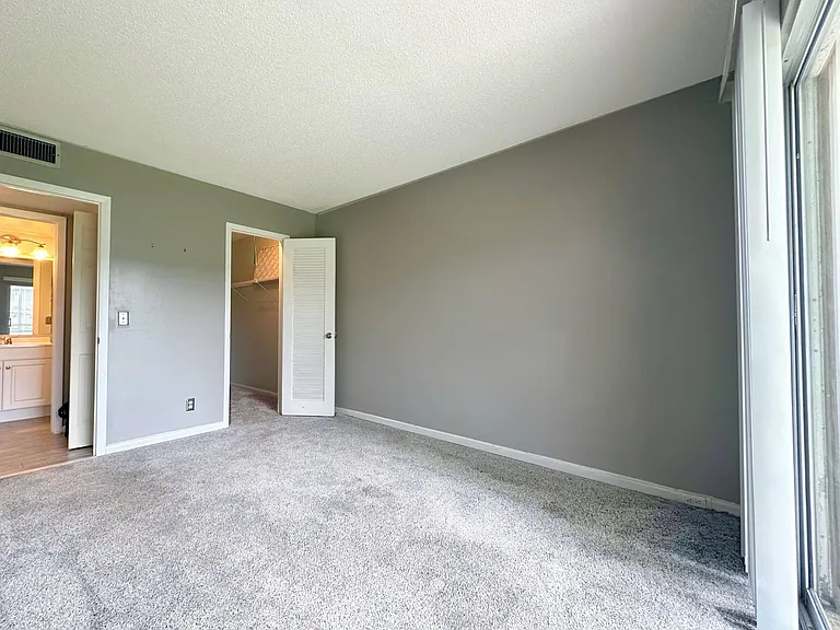 144 Mansfield Dr #D — Photo 9