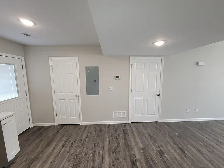Creekside Apartments — Photo 5