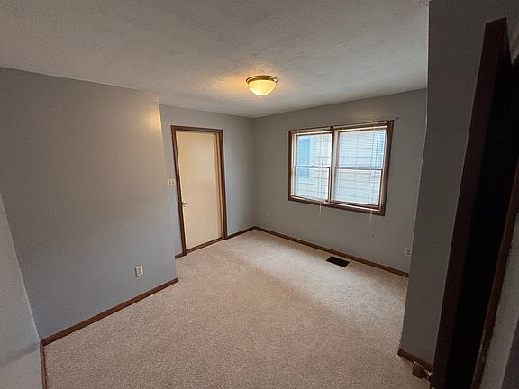 3rd image of 91 Mary St #1