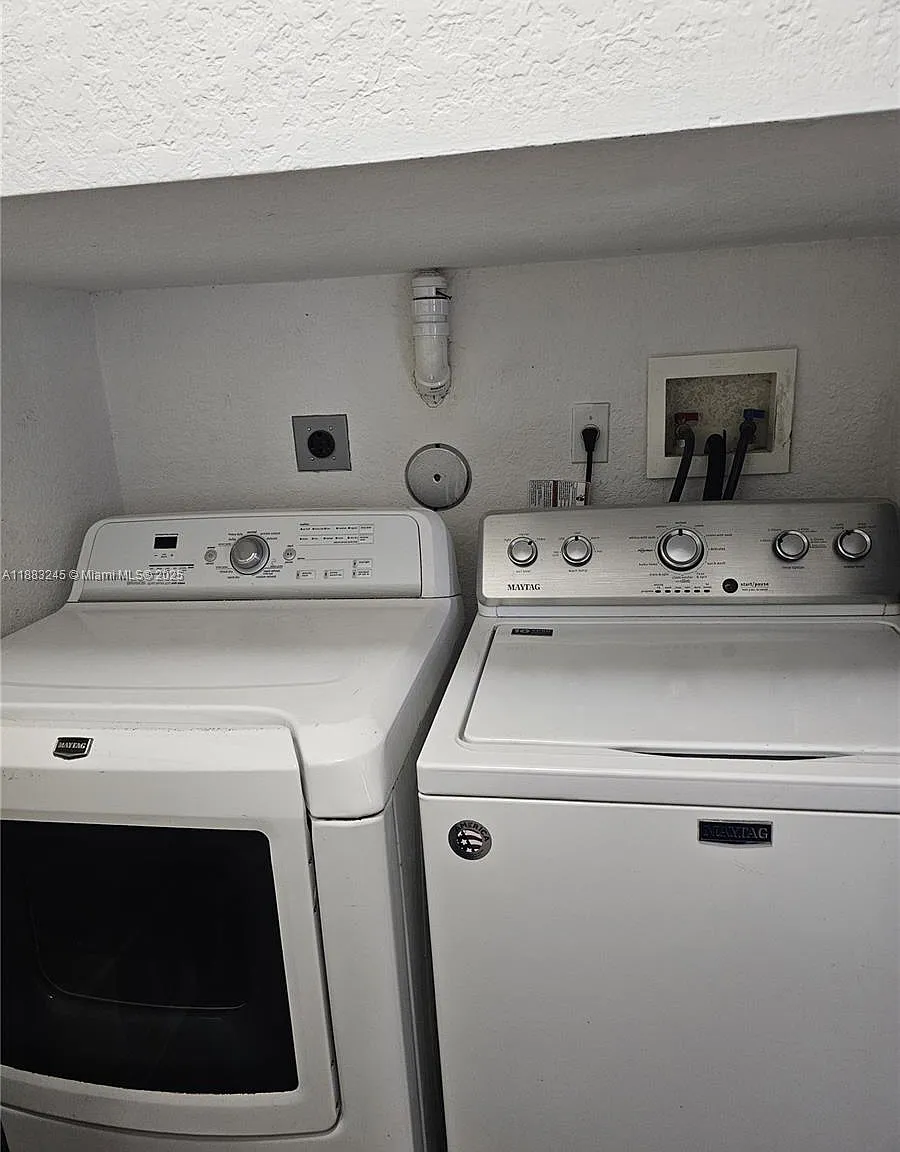 3 bed, 2.5 bath, 1409 sqft, $3,000 — Photo 3