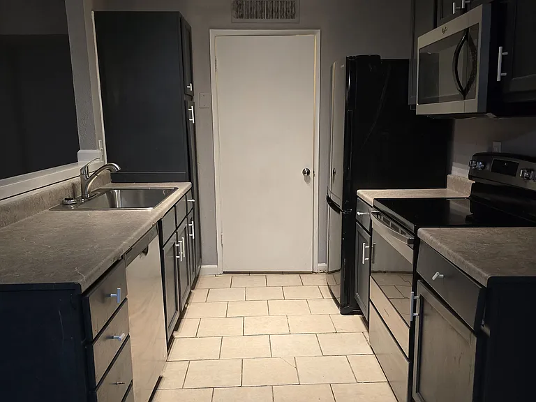 4453 Chapman St — Photo 3