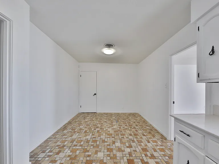 518 Dresden Dr #1 — Photo 7