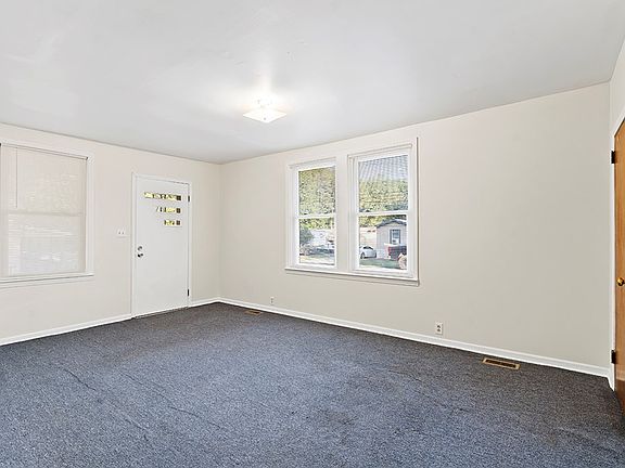3rd image of 208 Margaret St