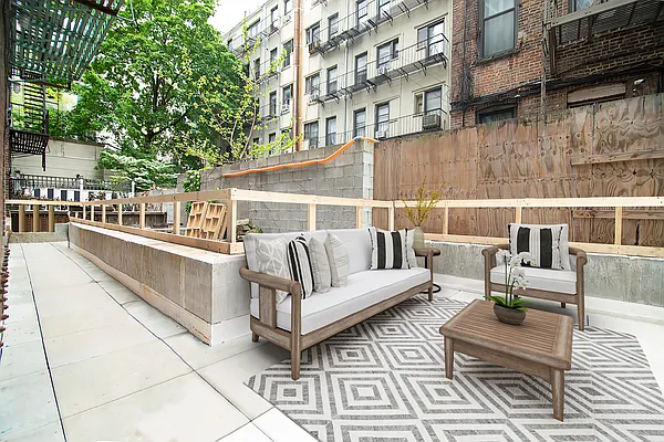 Rented by REAL New York | media 38